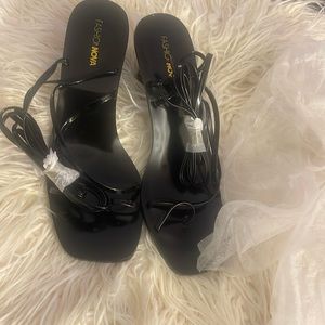 NWT Fashion Nova Women’s Black 10 Strappy Balled Heeled Sandal BOX NOT INCL
